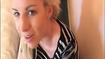 Exklusiv Video Av Gabriela, En Ung Blond Tonåring Fångad På Kamera